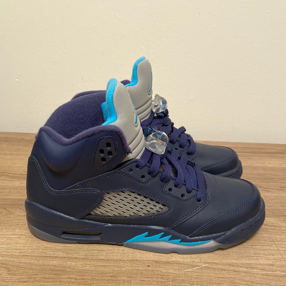 Air Jordan 5 Retro Pre-Grape size 5.5Y
